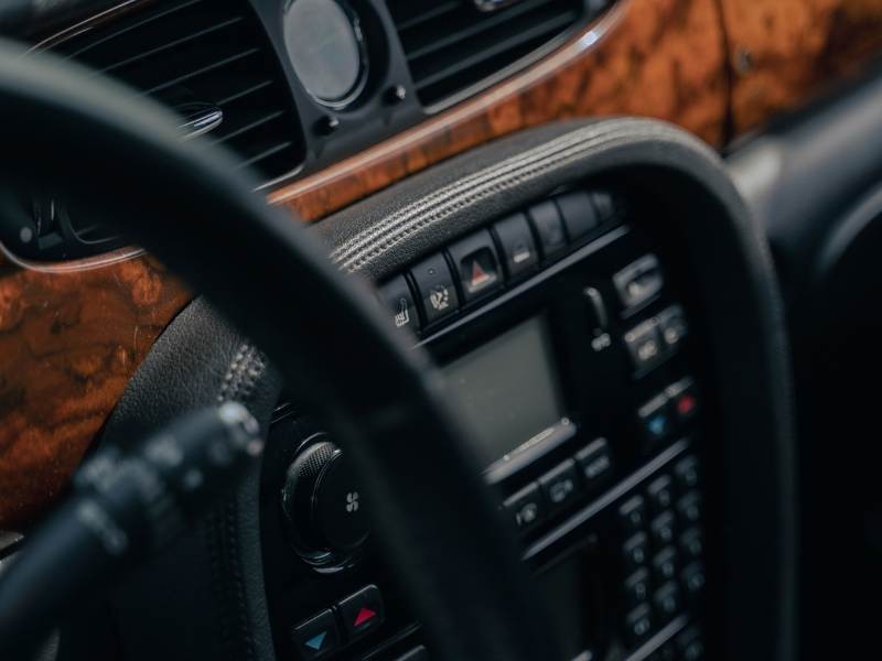 Posso Instalar uma Central Multimídia em um Carro Antigo?